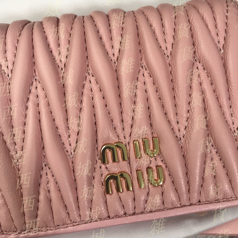 MIUMIU 折り財布 マテラッセ ゴールドロゴ ピンクベージュ ミュウミュウ Miu Miu MIUMIU 二つ折り財布 MATELASSE