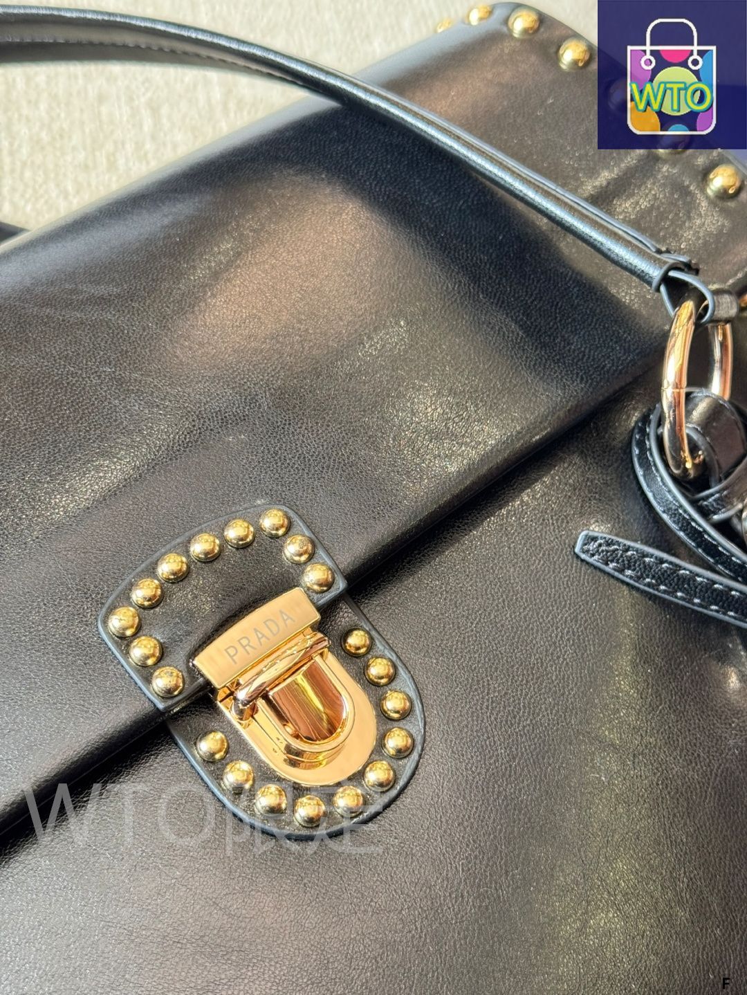 レトロなPRADAショルダーバッグ PRADA レトロショルダーバッグ - チョコレートカラー