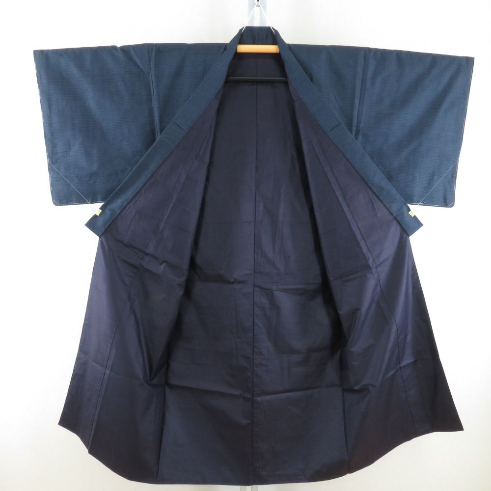 男着物 紬 アンサンブル 亀甲 袷 紺色 正絹 男性用きもの メンズ 仕立て上がり 和服 男物 カジュアル 身丈134cm 美品 【キモノオフ野々市若松店】 男着物 紬 アンサンブル 亀甲 袷 紺色 正絹 男性用きもの メンズ