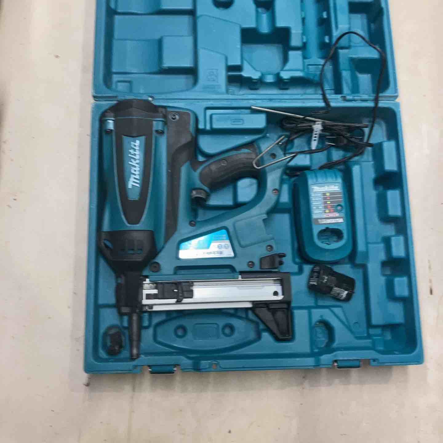 マキタ makita コードレスコンクリート用ガスピン打ち機 GN420C 町田店
