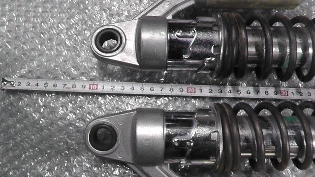 CB400SF-K NC39 の リアサスペンション SHOWA 1759454664