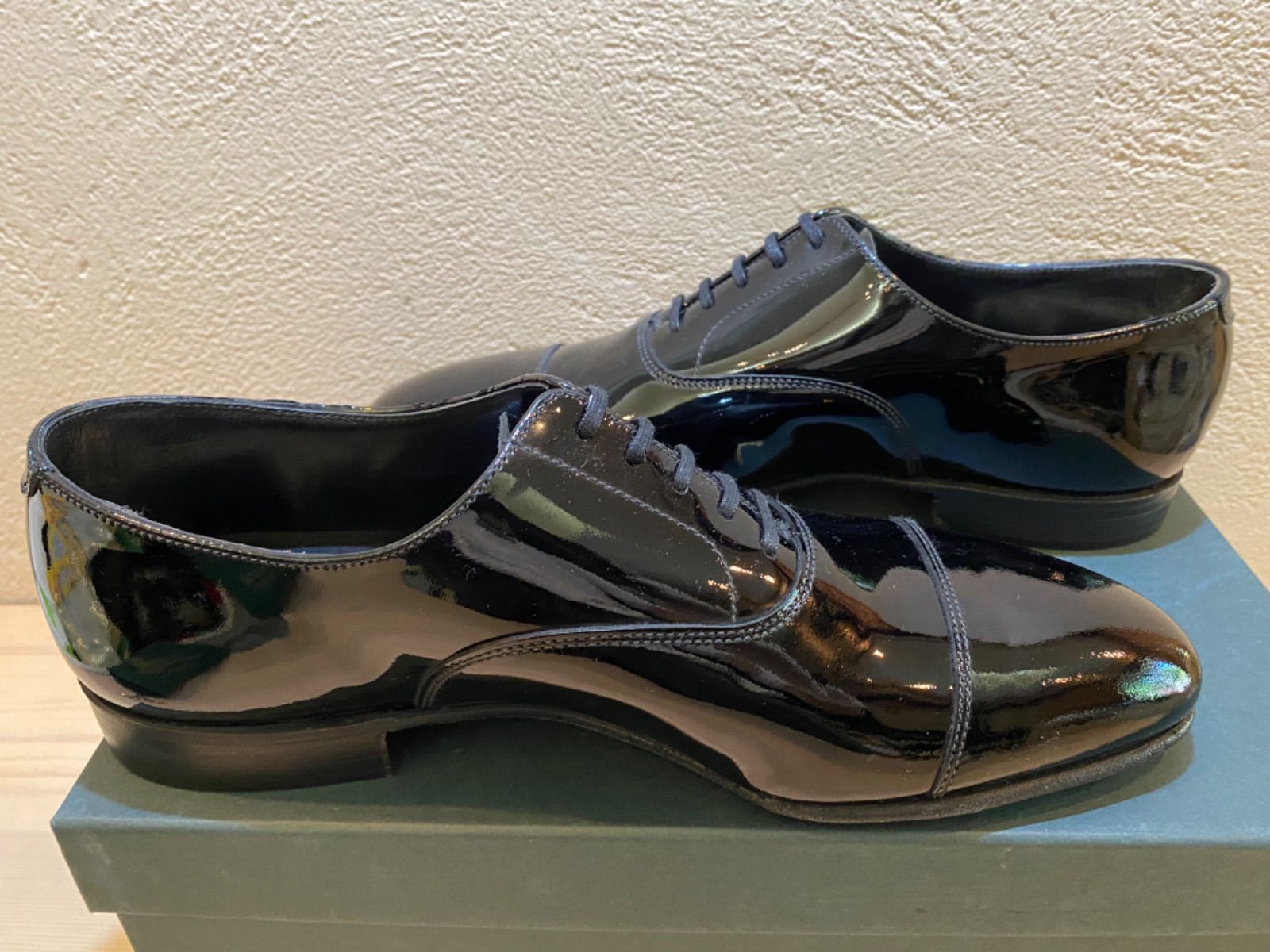 新品 CROCKETT&JONES クロケット&ジョーンズ パテントレザー キャップ 