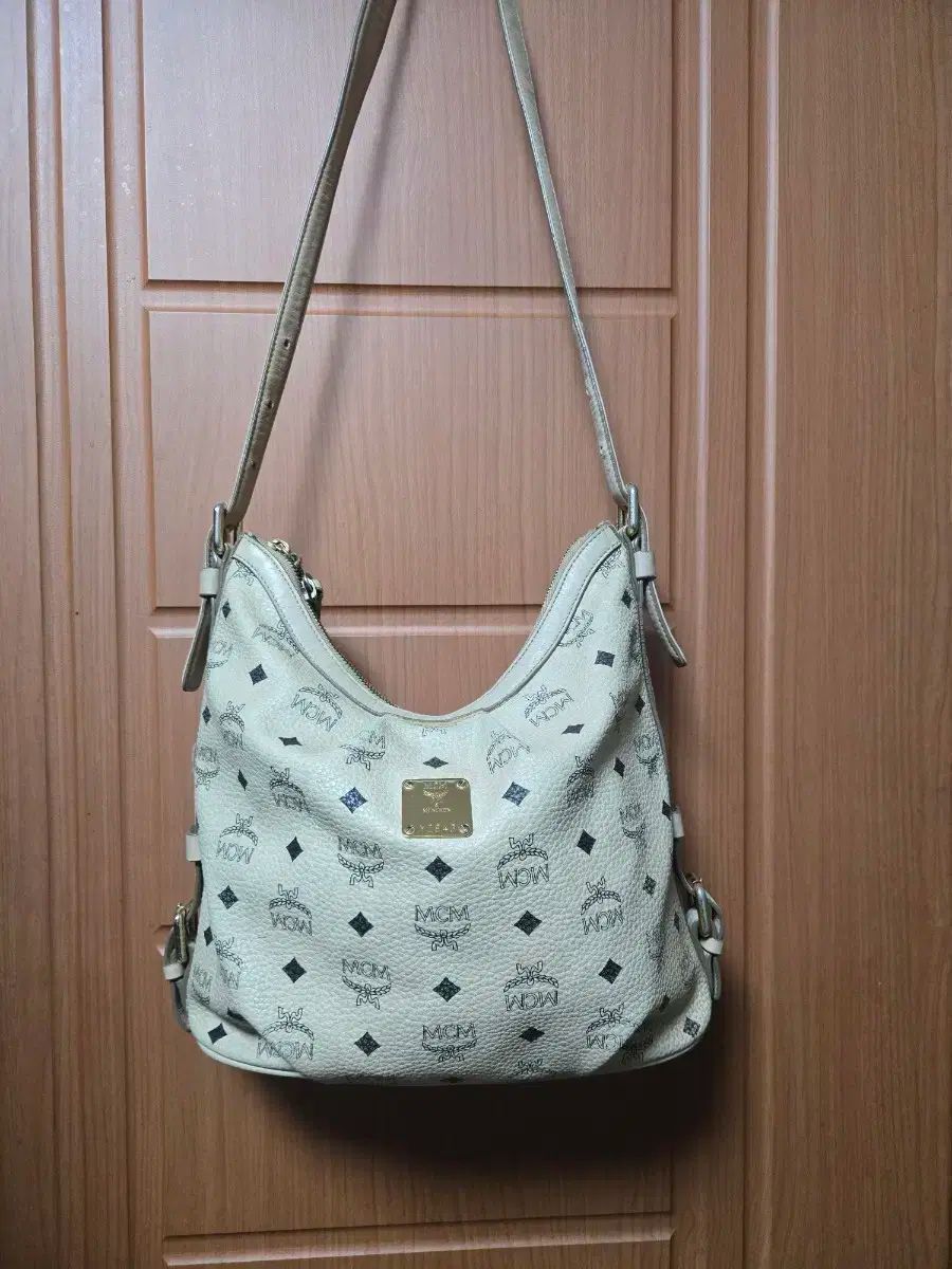 MCM アイボリー ショルダーバッグ バッグ