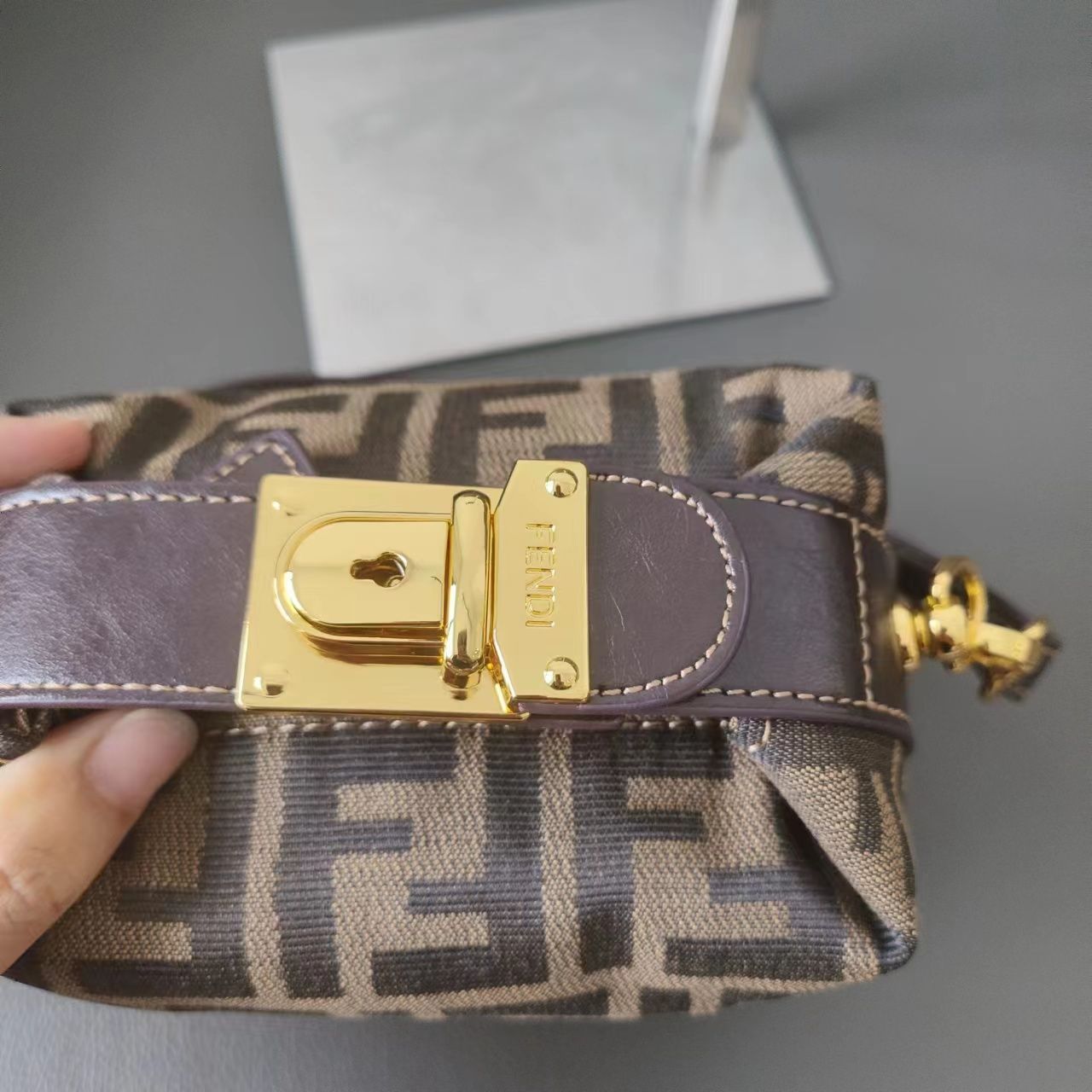 極美品小さめ【FENDI】ミニバニティポーチズッカ柄キャンバス