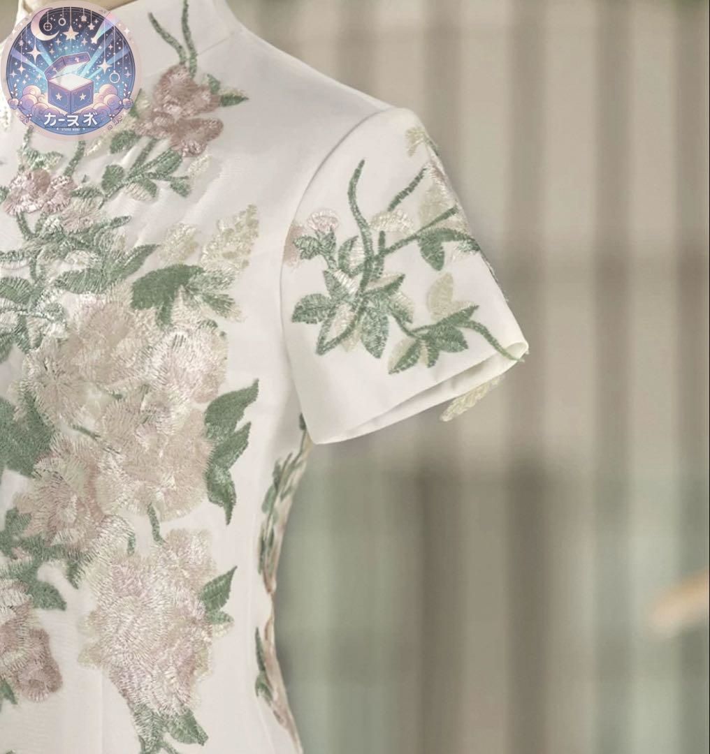 お花のデザインが美しく上品な半袖 膝下丈ワンピース