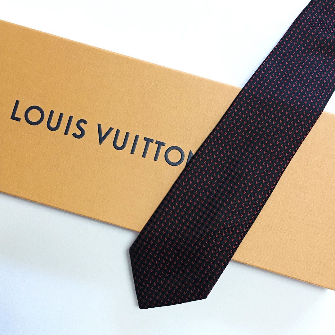 美品☆ルイヴィトン　ネクタイ 美品 ルイヴィトン Louis Vuitton ネクタイ シルク100% ブラック