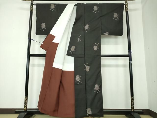 平和屋着物○本場大島紬 9マルキ 地空 貝桶文 正絹 逸品 DAAQ3491ps  