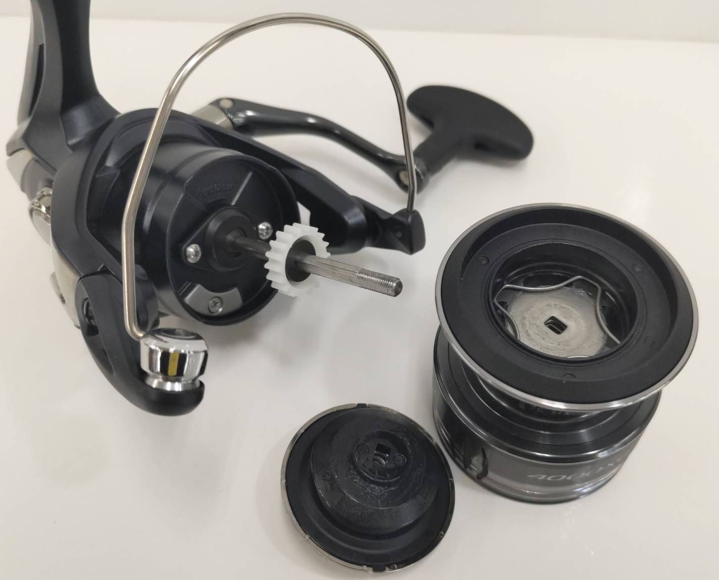 サマーセール】【新品・訳ありお買得品】シマノ ミラベル 4000XG