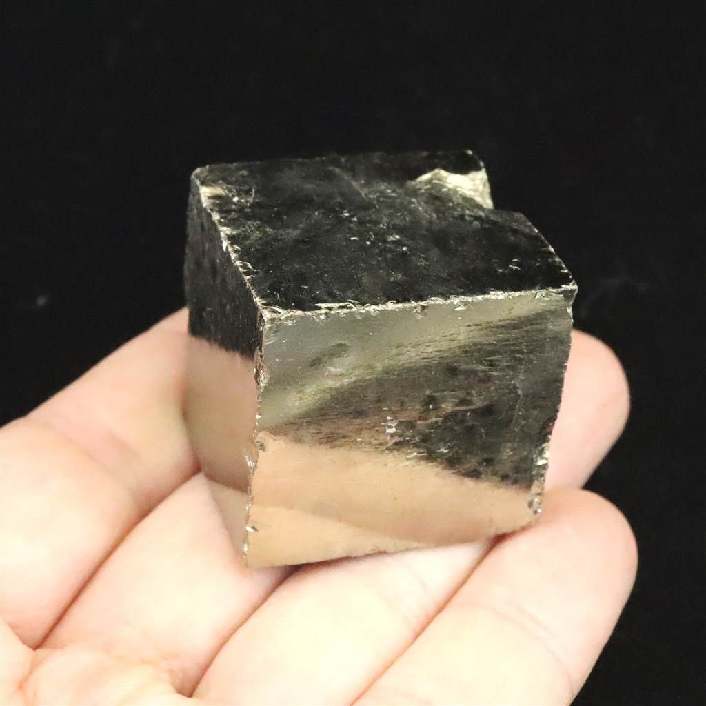 黄鉄鉱　1650g 楽天市場】◇CUBO Huanzala◇ パイライト AAAAA 黄鉄鉱