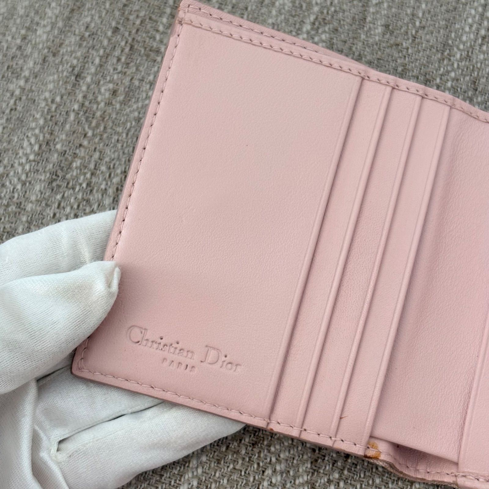 Dior 二つ折り財布 ピンク/ホワイト 保存袋付き DIOR | 【日本限定】Lady Dior Lotus ウォレット カナージュ ラムスキン