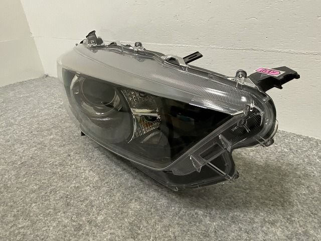 トヨタ 純正 MXPA10 MXPA15 KSP210 ヤリス ハロゲン ヘッドライト