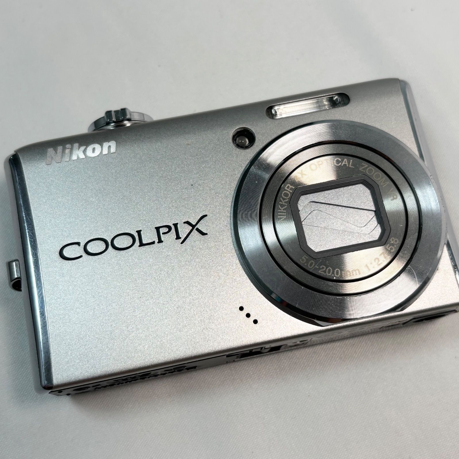 【COOLPIX S620】Nikon コンパクトデジカメ(充電器など付属品付) Nikon COOLPIX （クールピクス） s620 シルバー 美品 充電器