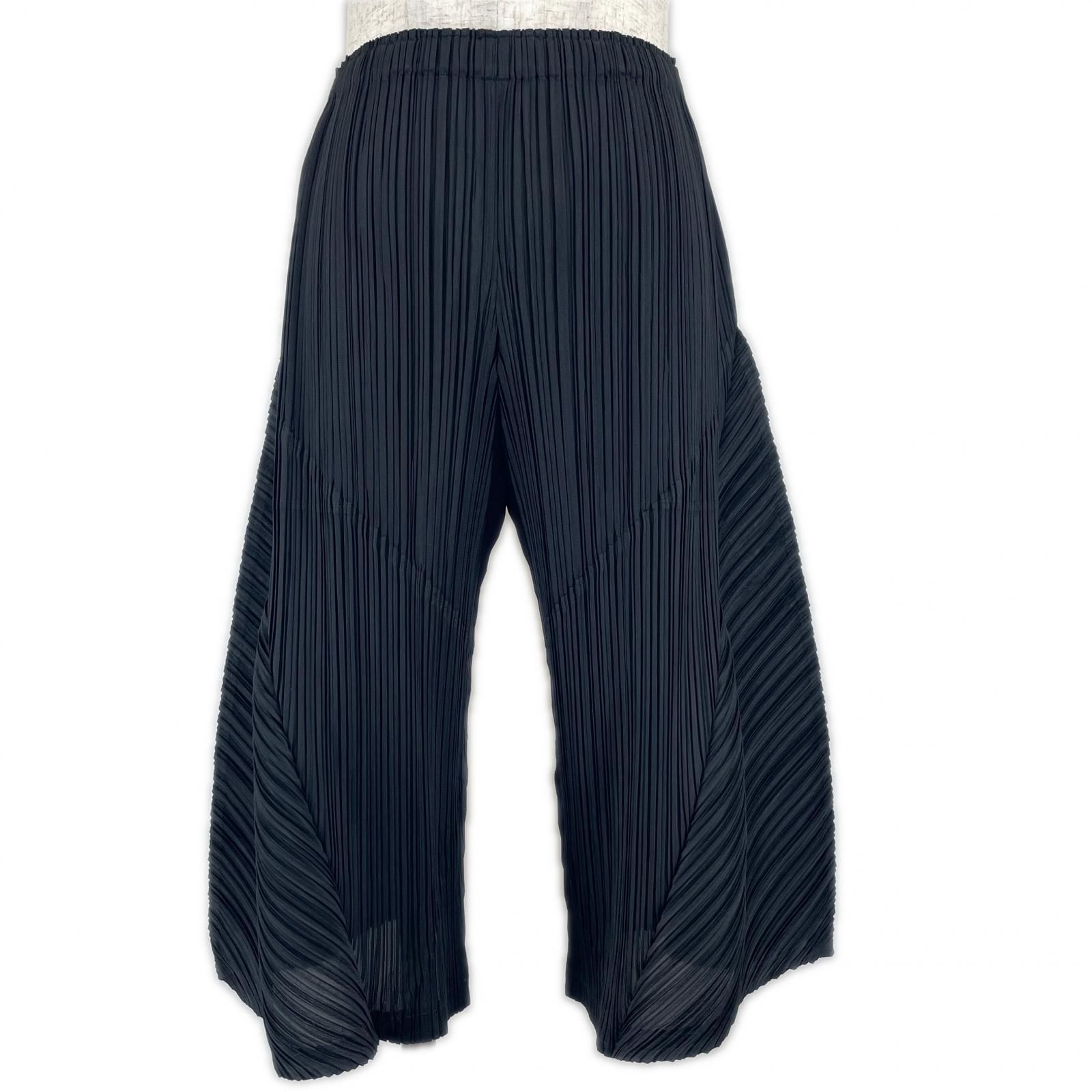 ▲PLEATS PLEASE プリーツプリーズ イッセイミヤケ PP53-JF162 ワイド ハーフ パンツ ブラック 1 日本製 正規品 レディース
