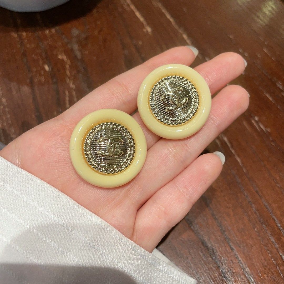 今日特価】Chanel シャネル ヴィンテージ ダブル C イヤリング