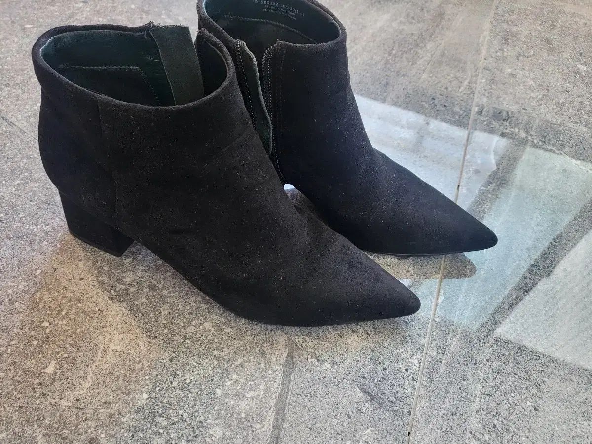 CHARLES - KEITH チャールズアンドキース スエード アングルブーツ