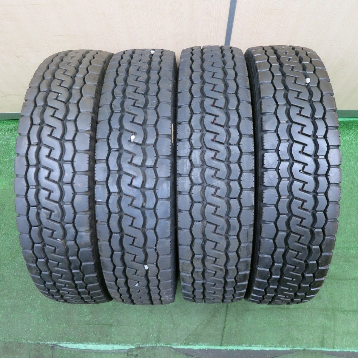 *送料無料* バリ溝！20年！9.5分トラック タイヤ 195/85R16 114/112N ブリヂストン エコピア M812 ミックス オールシーズン 16インチ4071301NJスタ