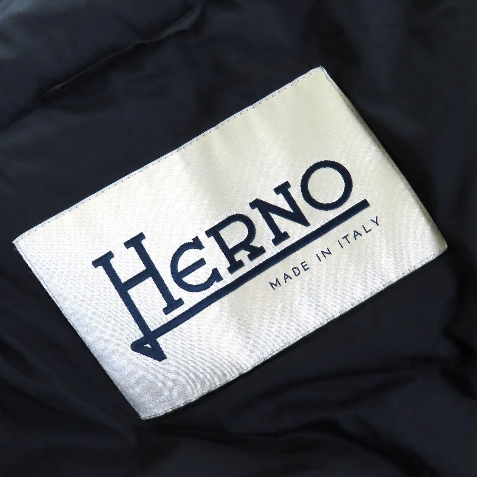 美品 Herno ヘルノ 2018年製 PI0832D ロゴプレート ウール切替 スタンドカラー 八分袖 ダウンコート ブラック 38 ...