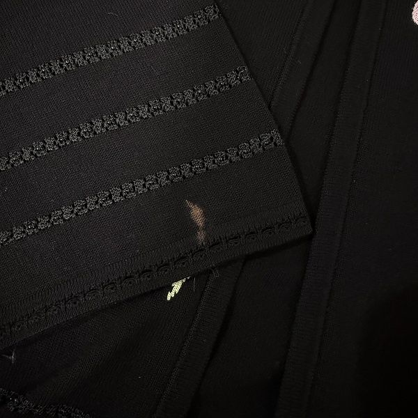 【未使用】LEONARD レオナール 黒 花柄 ビーズ カーディガン LL anc レオナール LEONARD カーディガン LL 黒系 マルチ ニット 花柄