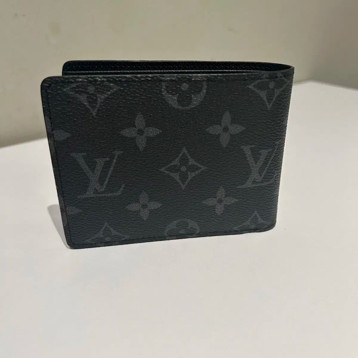 ルイヴィトン　2つ折り財布　モノグラム　エクリプス LOUIS VUITTON ルイヴィトン 財布 二つ折り ジッピーコンパクト