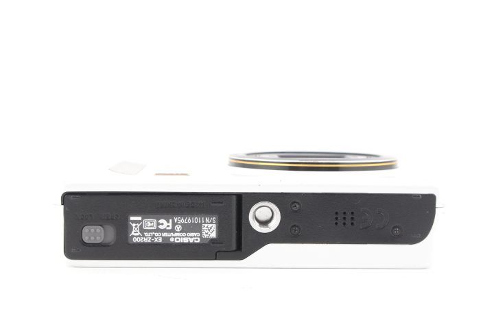 ☆良品☆CASIO 公式 カシオ EXILIM EX-ZR200 コンパクトデジタルカメラ