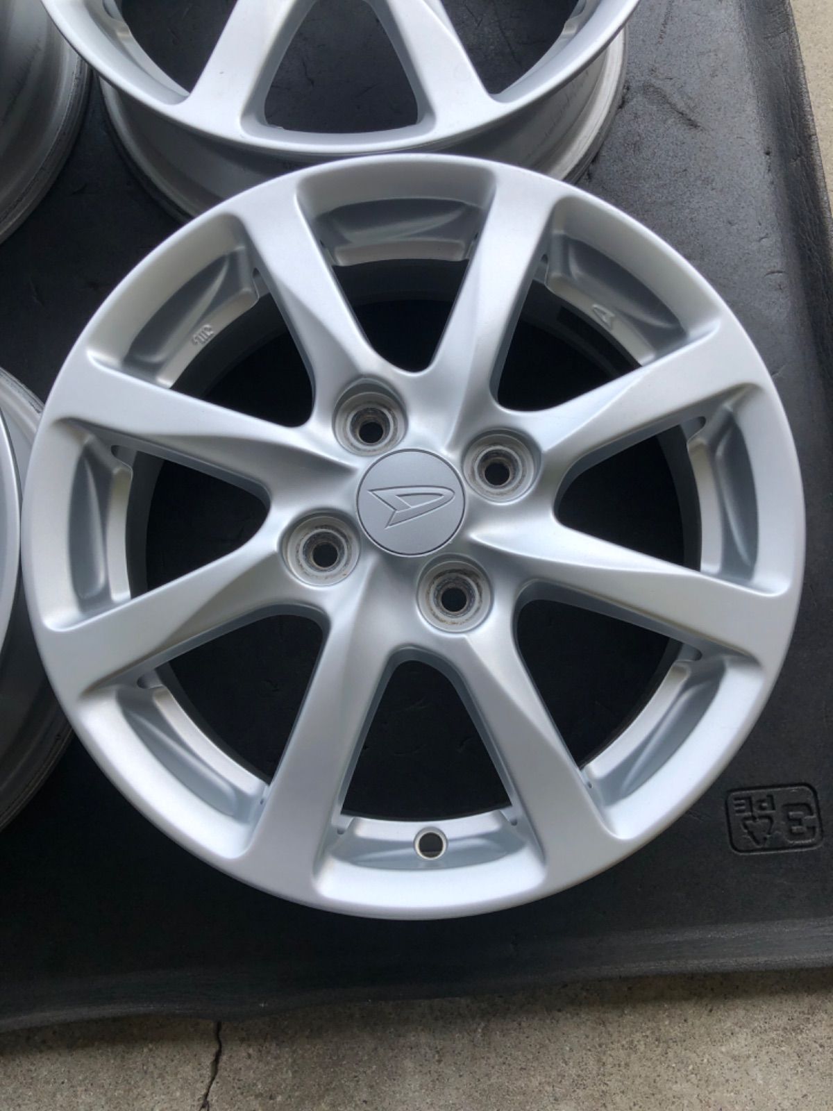 ダイハツ 純正アルミホイール