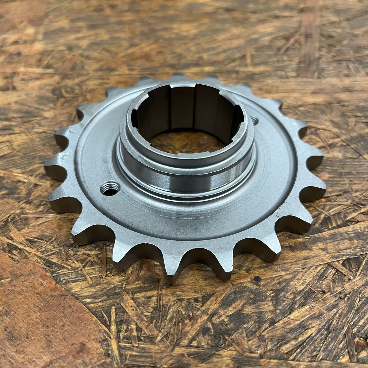 Triumph トライアンフ フロント スプロケット 19丁 ミッション カスタム ビンテージ カフェ WW92478