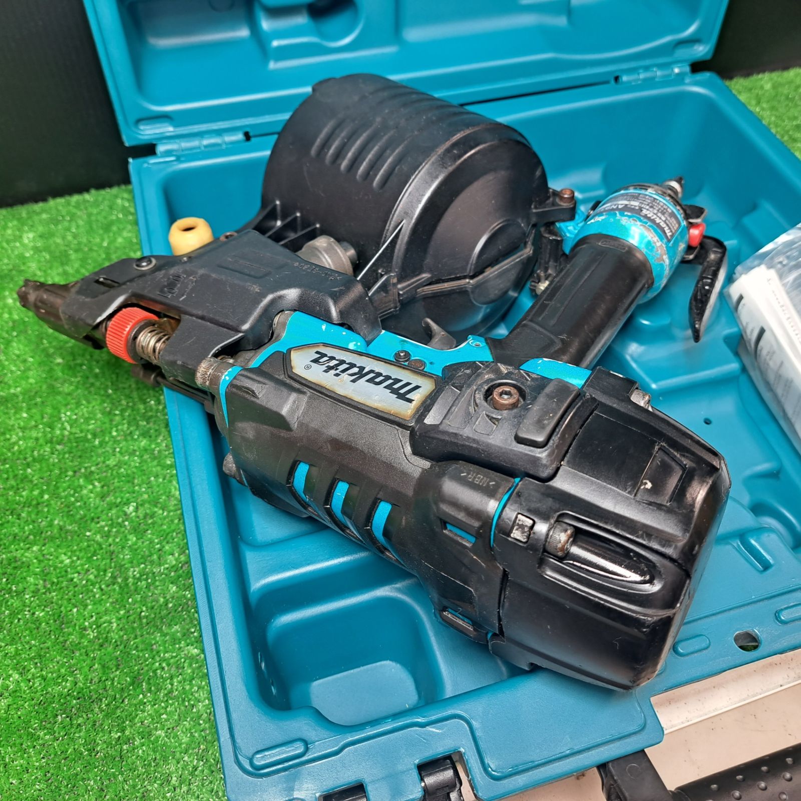 マキタ】高圧エア釘打機 AN935H 専用ケース付き 【公式通販】 マキタ】高圧エア釘打機 AN935H 専用ケース付き 【公式通販】