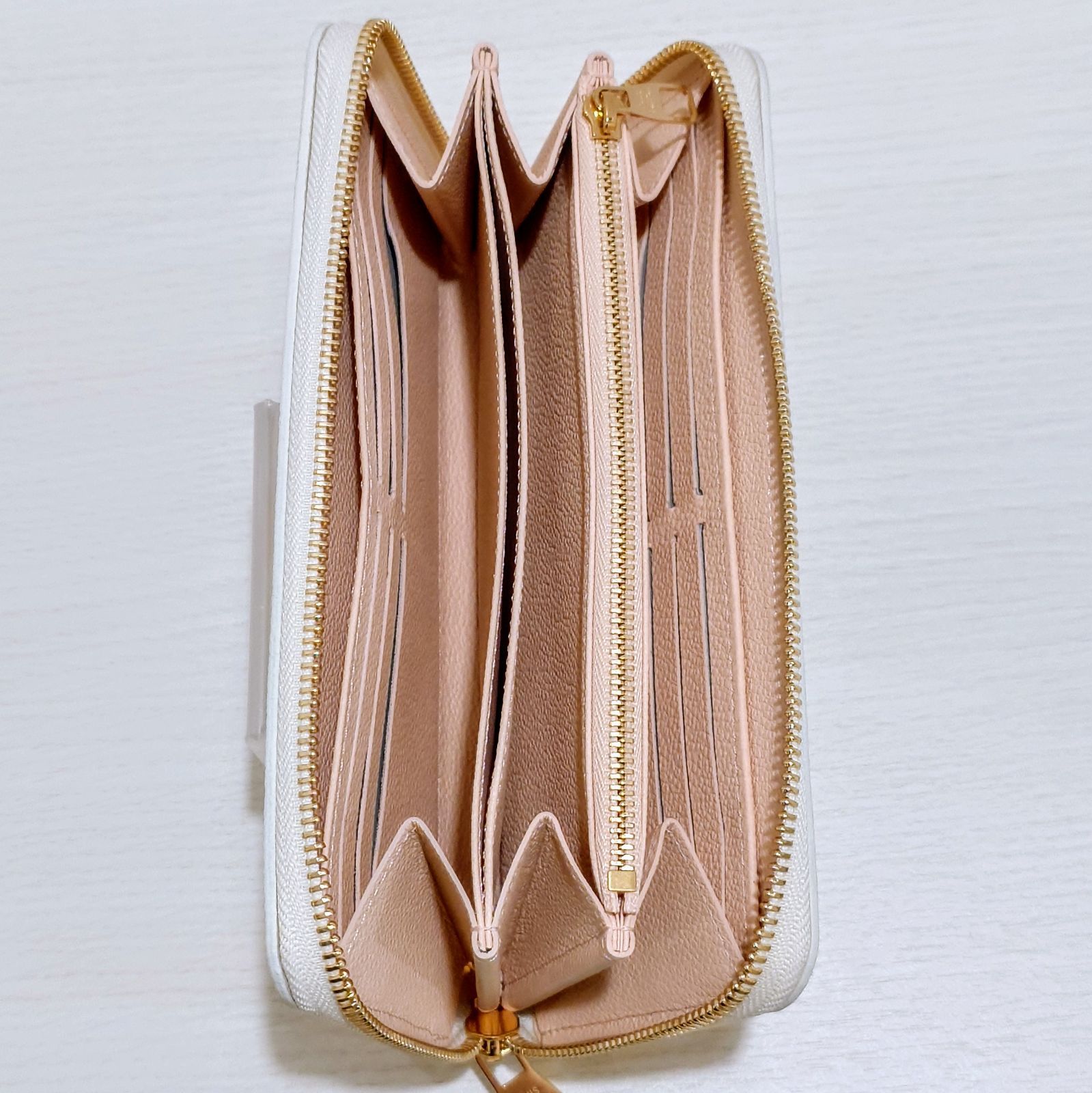 希少品　日本限定カラー　白×ピンク　確実正規品　鑑定済　状態極上　美品　箱・袋付属　カード収納スロット 12枚　L V ルイヴィトン　モノグラム アンプラント ジッピーウォレット　M83309　ICタグ確認済み　箱・袋付属　長財布