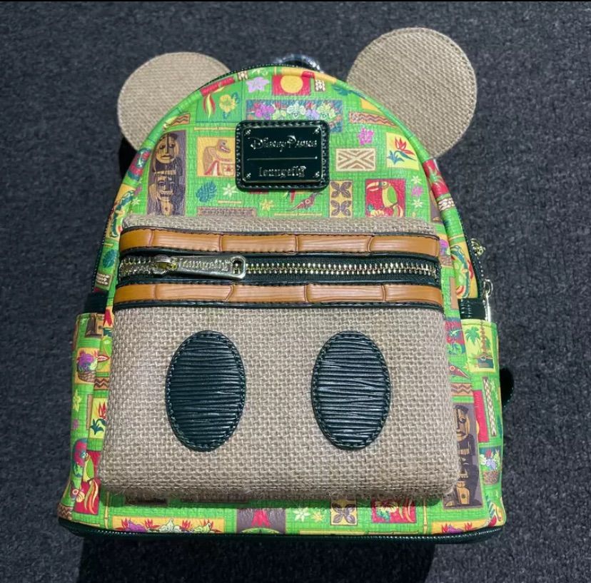 【新品】loungefly ラウンジフライディズニーDisney エンチャント ティキ ルームバックパックリュック