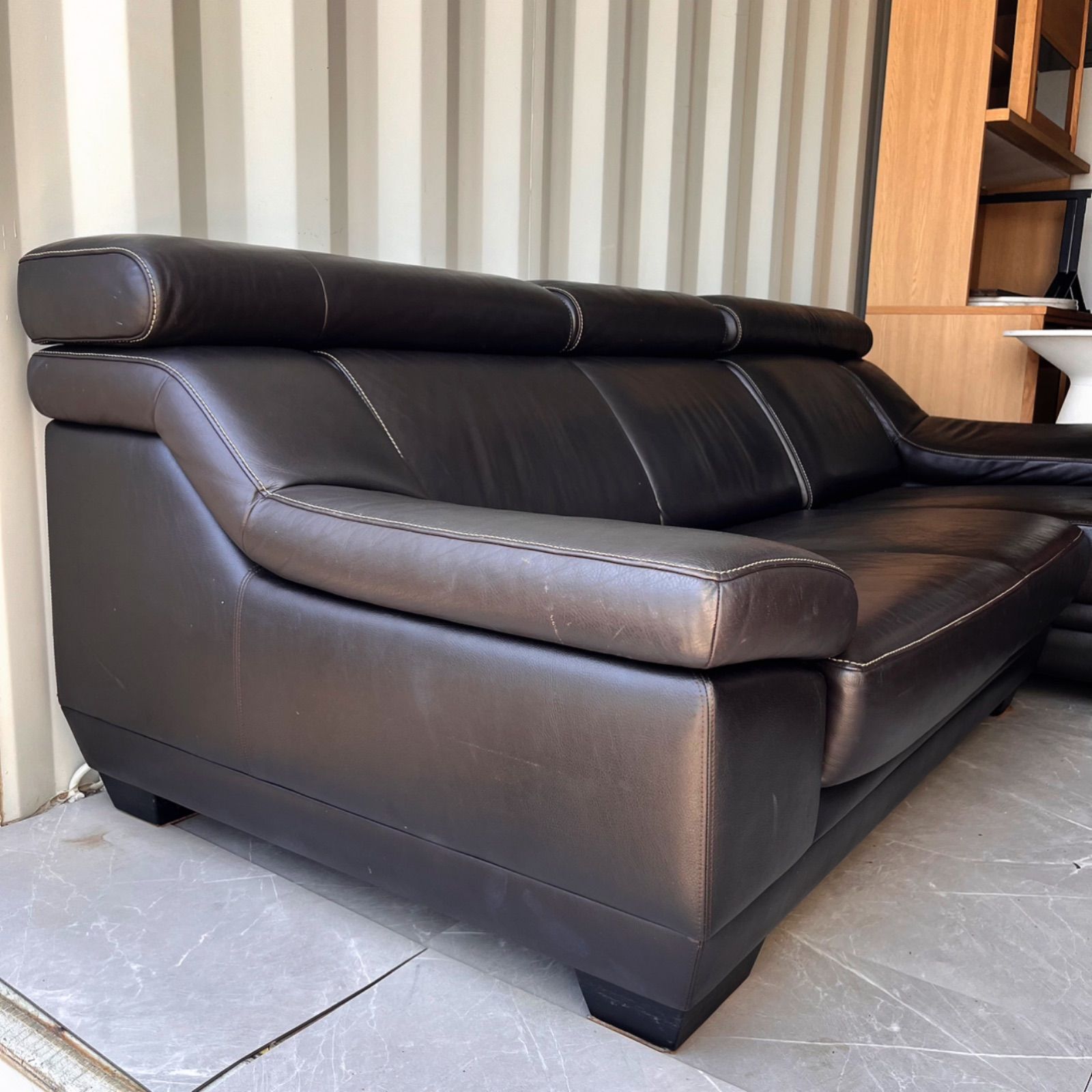 取付無料！カリモク家具 ZU53 本革ショコラブラウンカウチソファ