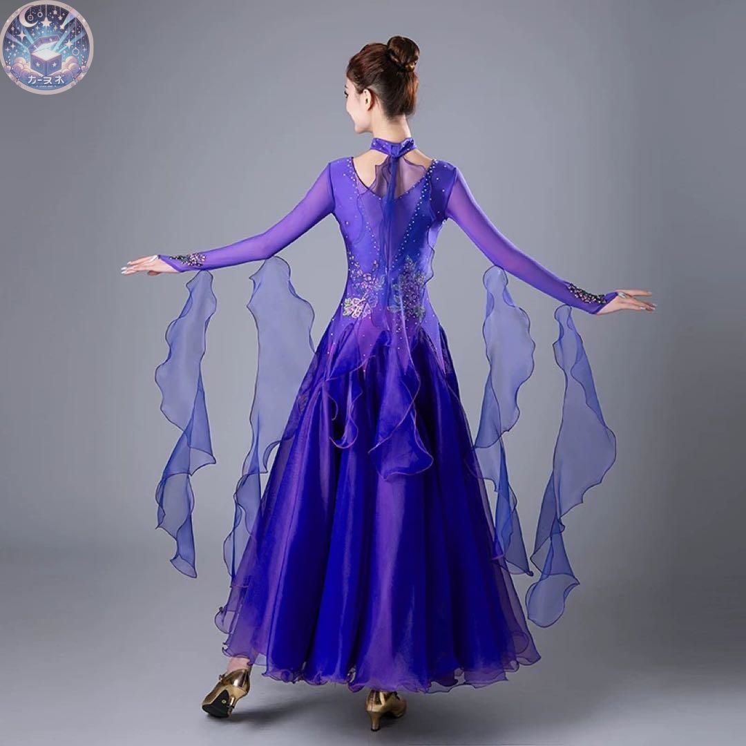 輝く石付き ドレス