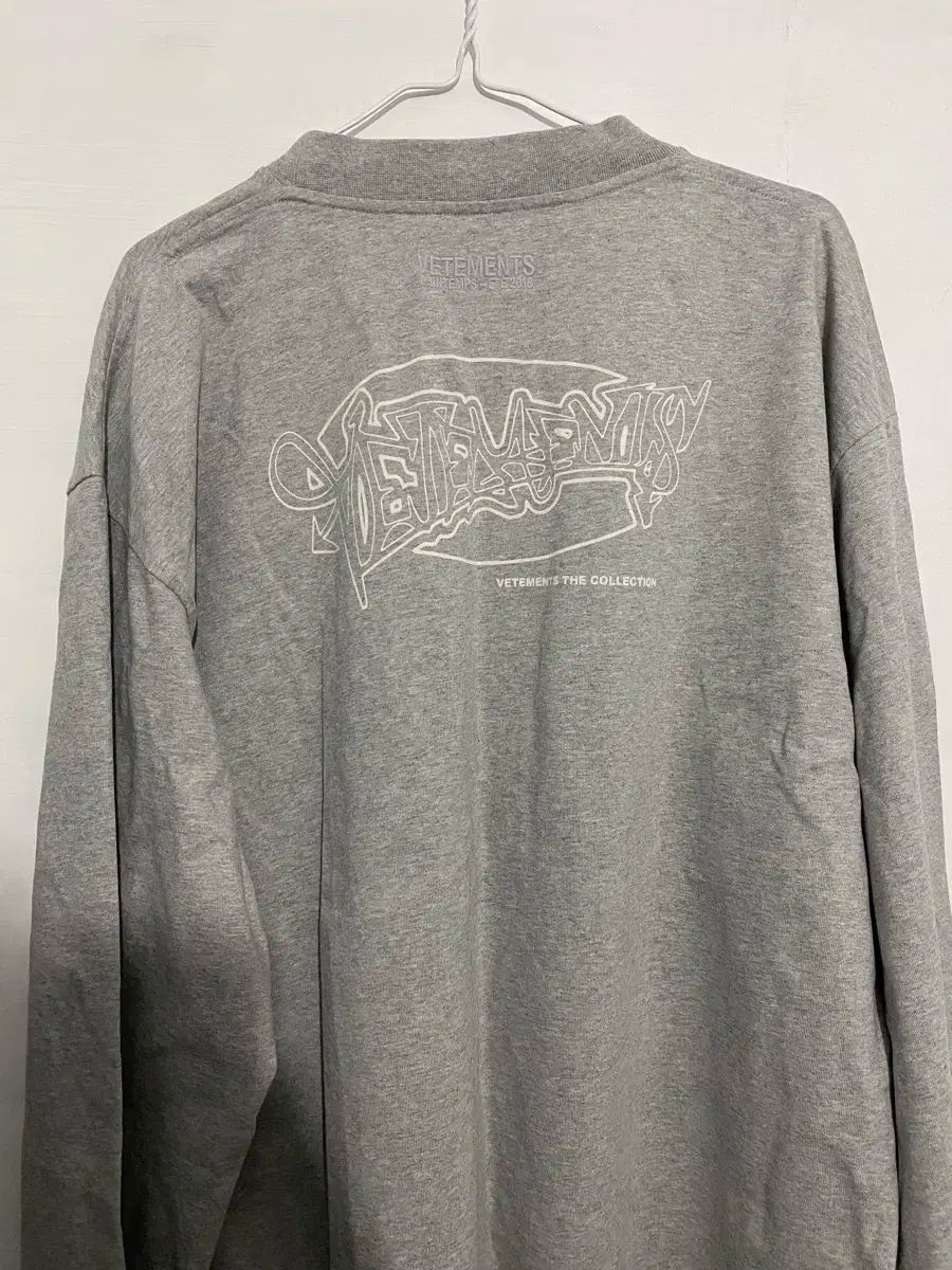 VETEMENTS ロングスリーブ vetements ロングスリーブTシャツ - メルカリ