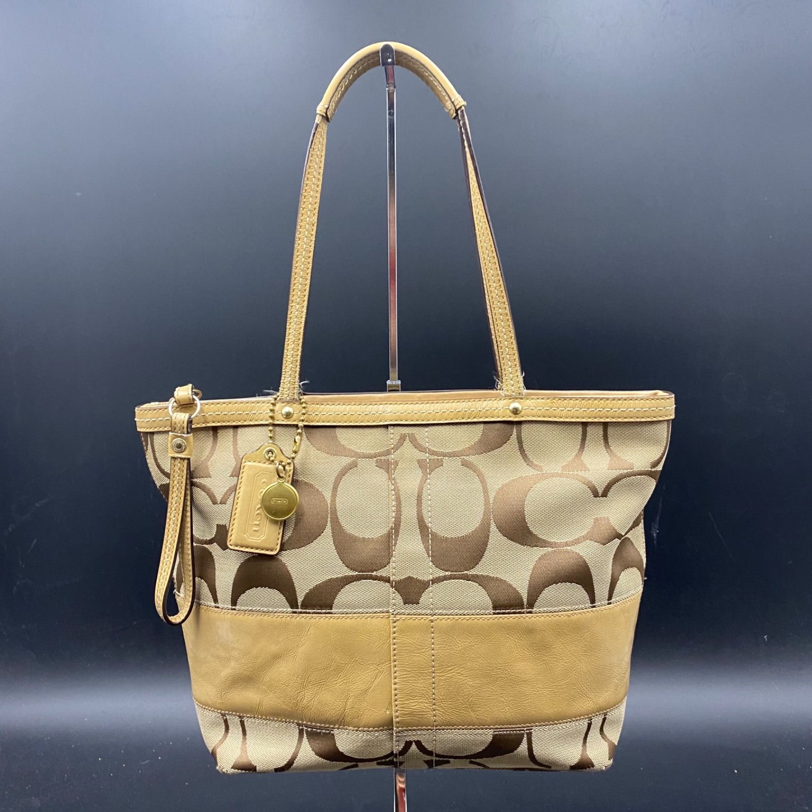 COACHシグネチャートートバッグ　12429 82 COACH コーチ シグネチャー トートバッグ 12429 - メルカリ