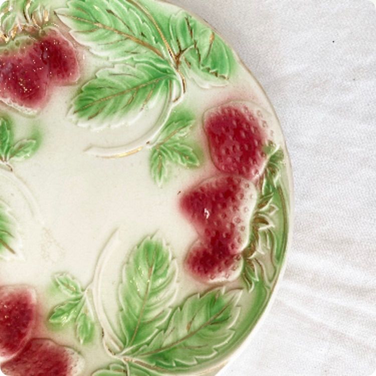 イチゴ柄が愛らしい