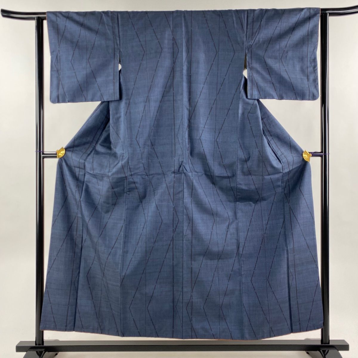 紬 身丈156cm 裄丈66cm 正絹 名品 【中古】 在庫一掃】 紬 身丈156cm 裄丈62.5cm S 袷 幾何学 紺色 正絹 優品
