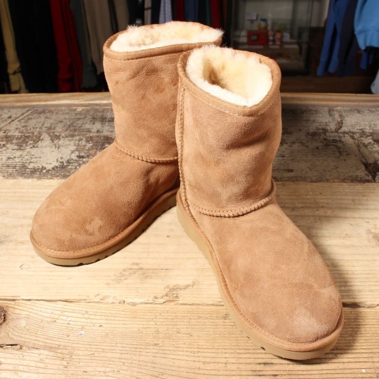 未使用品 UGG スウェードレザークラシックブーツ 22.5ムートン aw154 