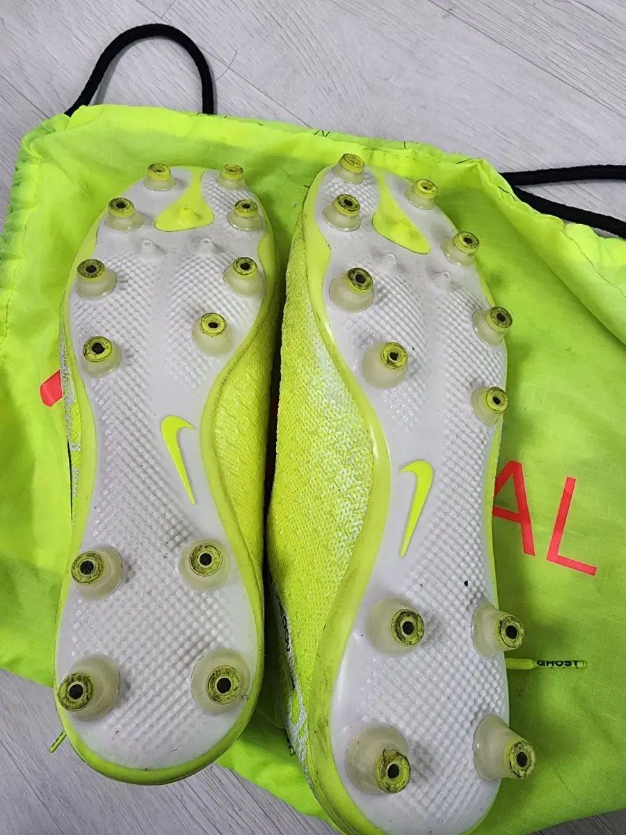 ナイキ ファントム ビジョン エリート AG ナイキファントムビジョン