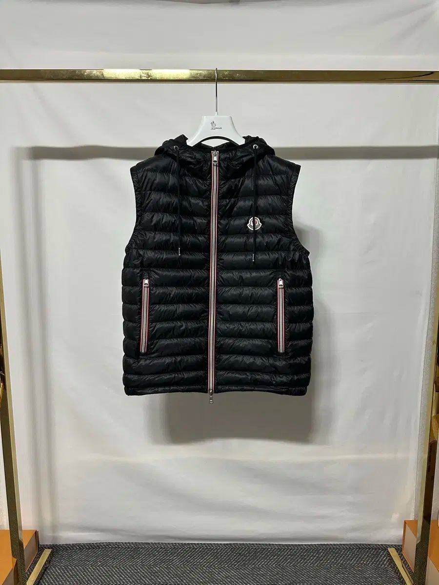 2 MONCLER モンクレール フード ダウンジャケット ベスト 黒