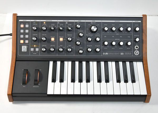 25 アナログシンセサイザー