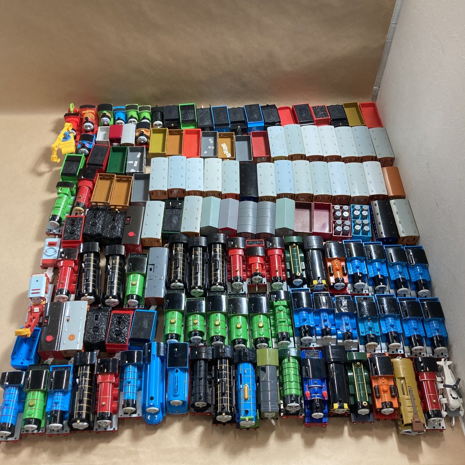 プラレール きかんしゃトーマス 列車 貨車 大量 113点 まとめ商品 パッチワークヒロ ドッヂ フライングスコッツマン 廃盤 9.20kg