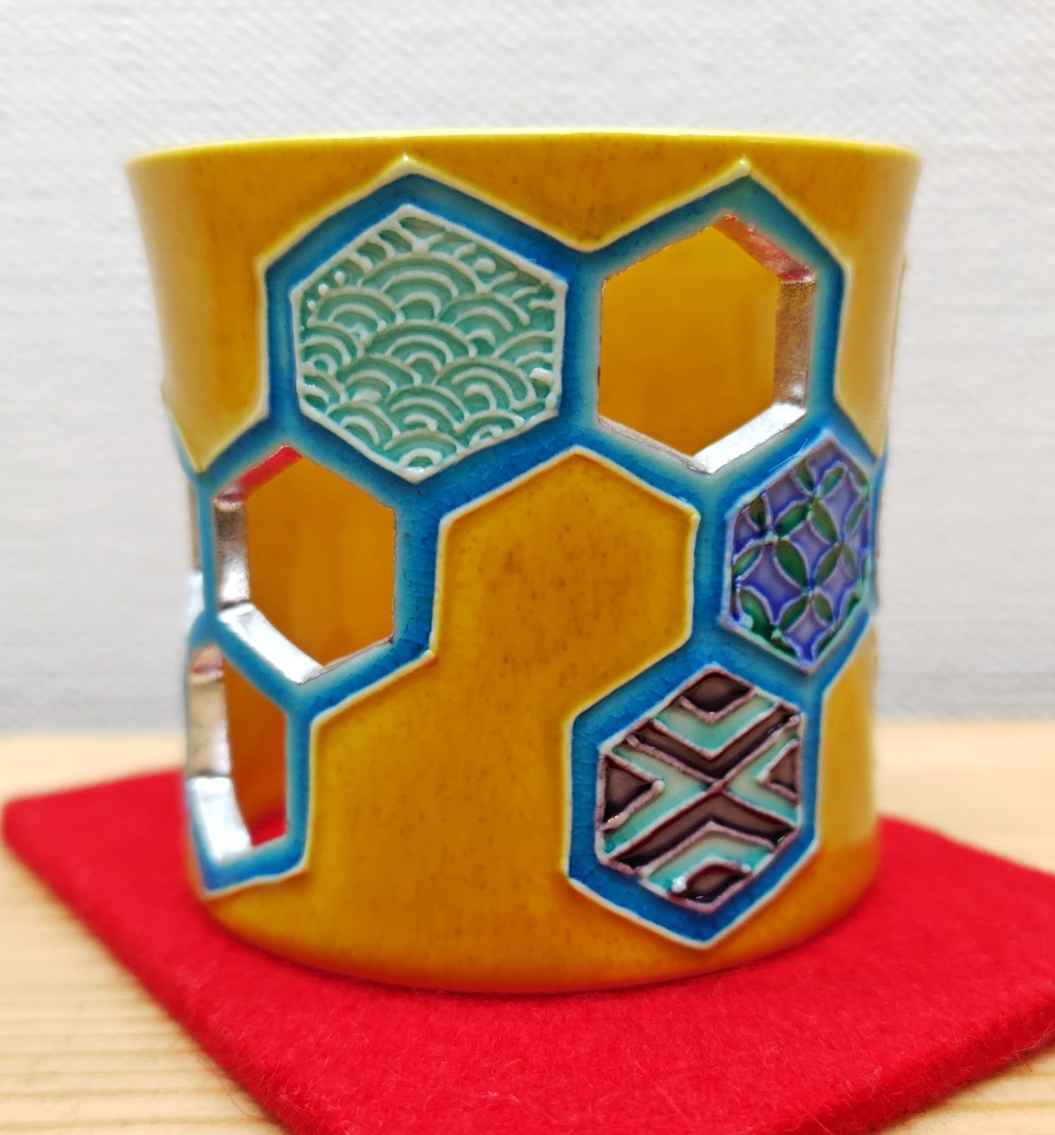 逢絢亭・新品】茶道具 蓋置 京焼 古代黄交趾 亀甲ツナギ紋 中村翠嵐 共 