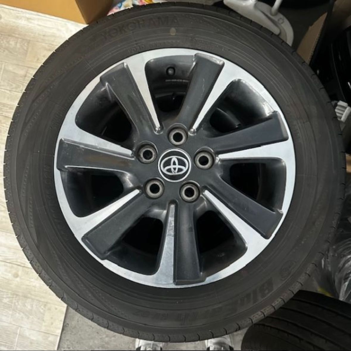 ヴォクシー 70/80☆トヨタ純正☆16インチ タイヤ付きアルミ☆205/60R16☆1台分 4本セット VOXY ☆16×6J＋50☆M:1143  - メルカリ