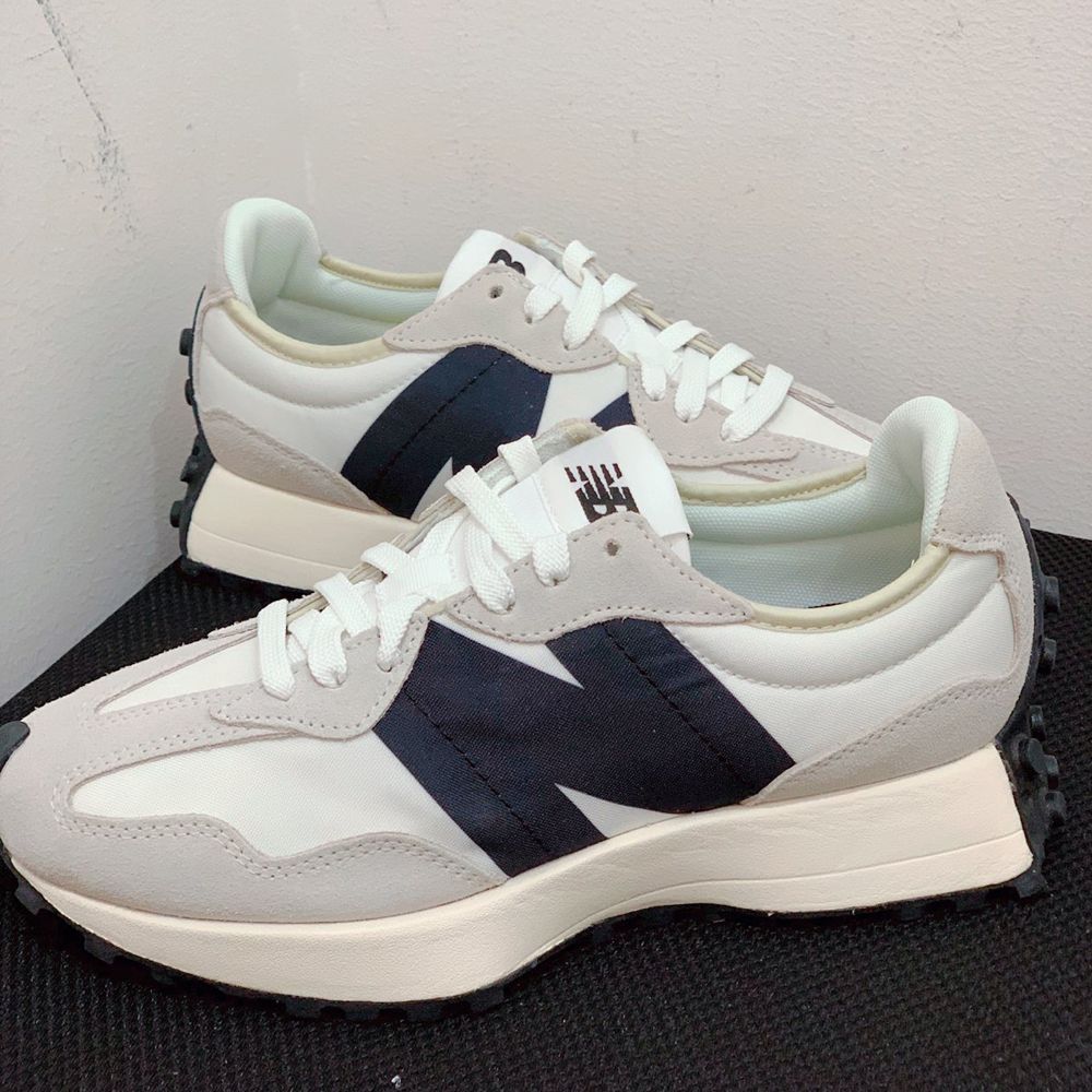 2024/8/23 15:40:29 【新品未使用】NEW BALANCE NEW BALANCE 327 NAVY 男女兼用 MS327FE  22.5cm-30cm 2024/8/23 15:40:49 - メルカリ