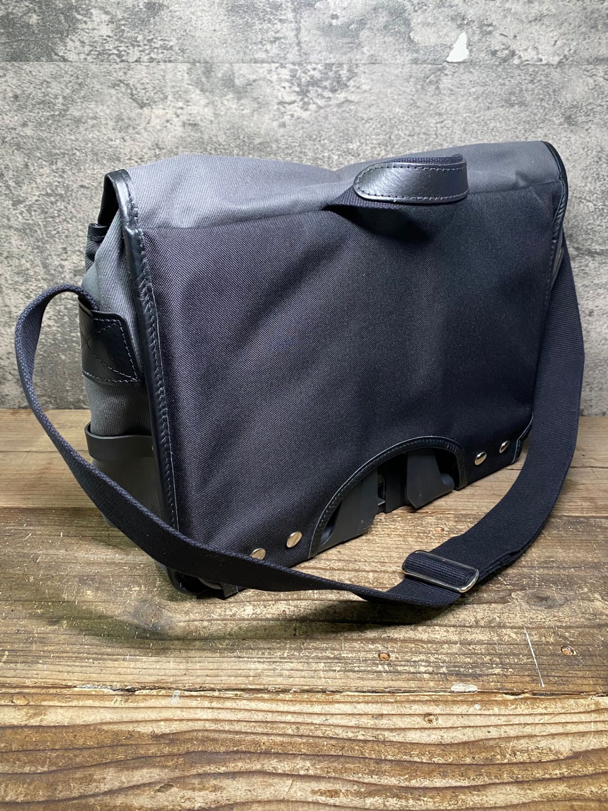 12L スモークグレイ