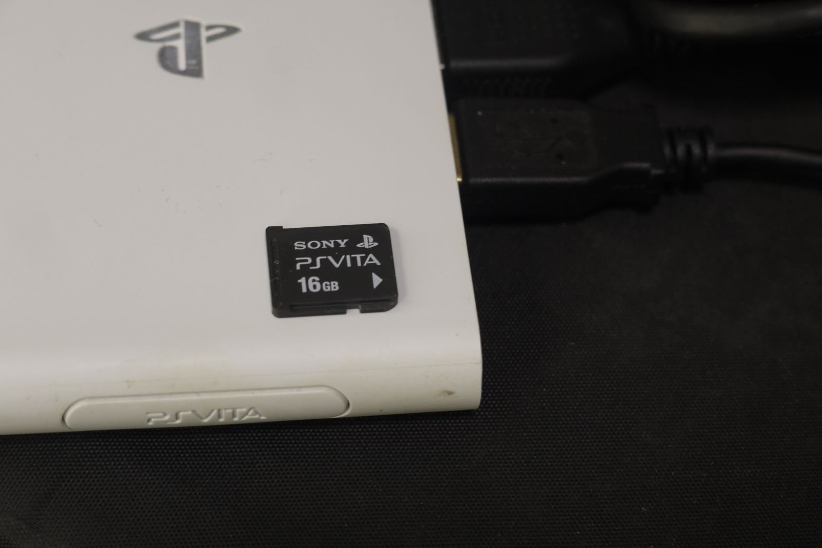 16GBメモリーカード付き