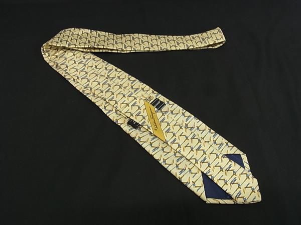 ■新品■未使用■ Salvatore Ferragamo フェラガモ シルク100% 総柄 ネクタイ ビジネス 紳士 メンズ クリーム系 BJ9800 □新品□未使用□ Salvatore Ferragamo フェラガモ シルク100% 総柄