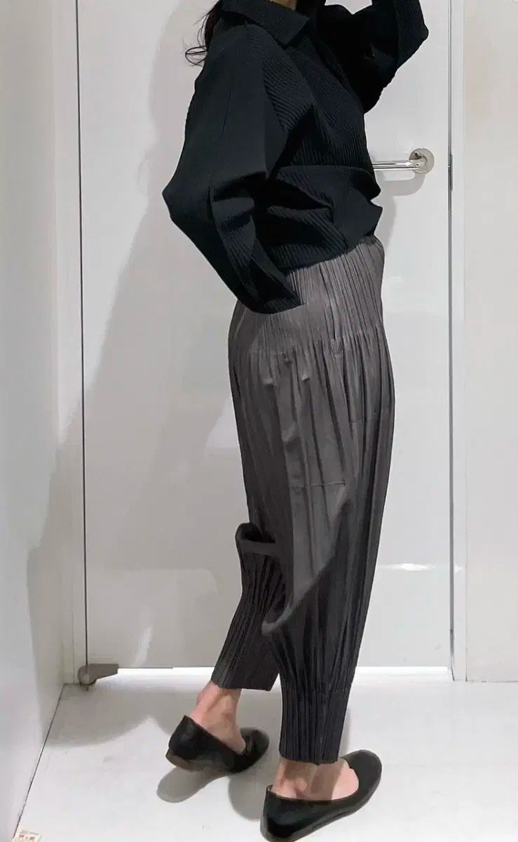 極美品 プリーツプリーズ ISSEY MIYAKE ベーシック パンツ 黒 定番 PLEATS PLEASE(プリーツプリーズ) ISSEY MIYAKE(イッセイミヤケ