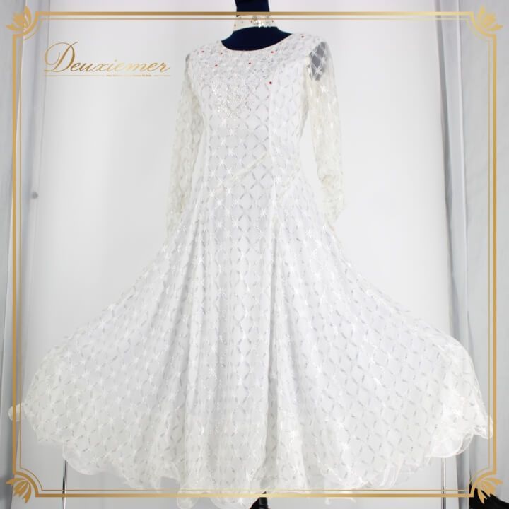 社交ダンス 衣装 スタンダード ドレス ワンピース レッスンウェア レディース オールシーズン ICHIOKU イチオク ホワイト系 シルバー系 白 銀 長袖 チョーカー 光沢 きらきら ラインストーン フェミニン レース素材 パーティー 発表会 着心地