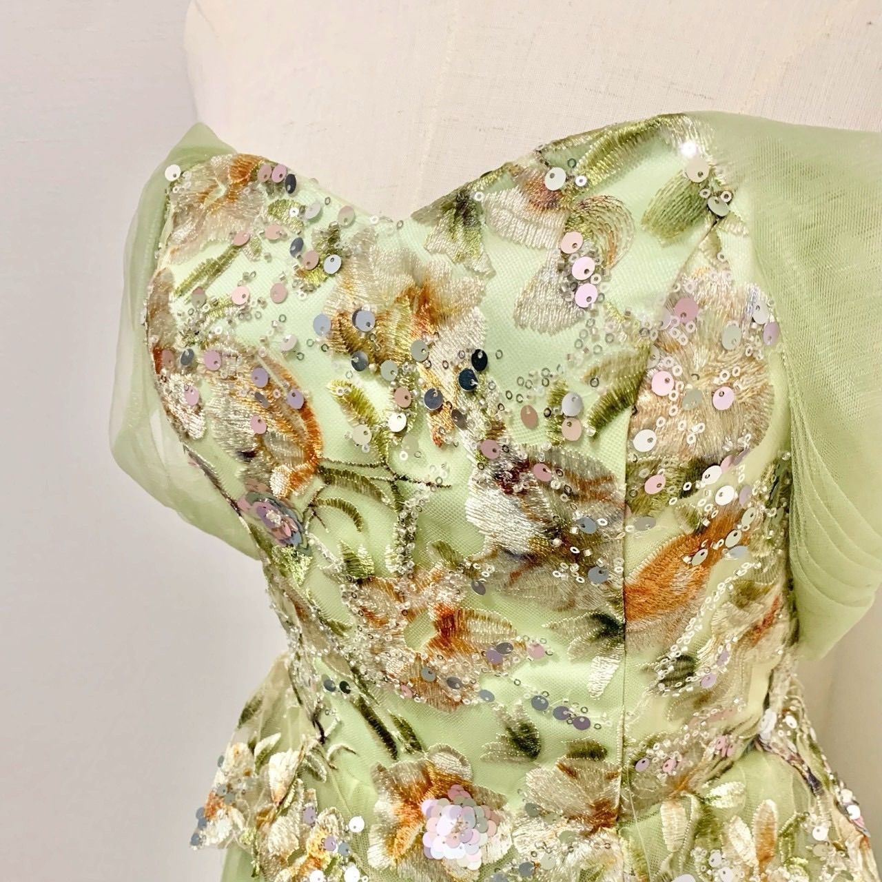 グリーン チュールドレス L 刺繍 花柄 ビジュー付き オフショルダー ボリュームスカート 演奏会 ステージドレス 発表会 ウエディング パーティー WWW_MORNINGWALKER_COM