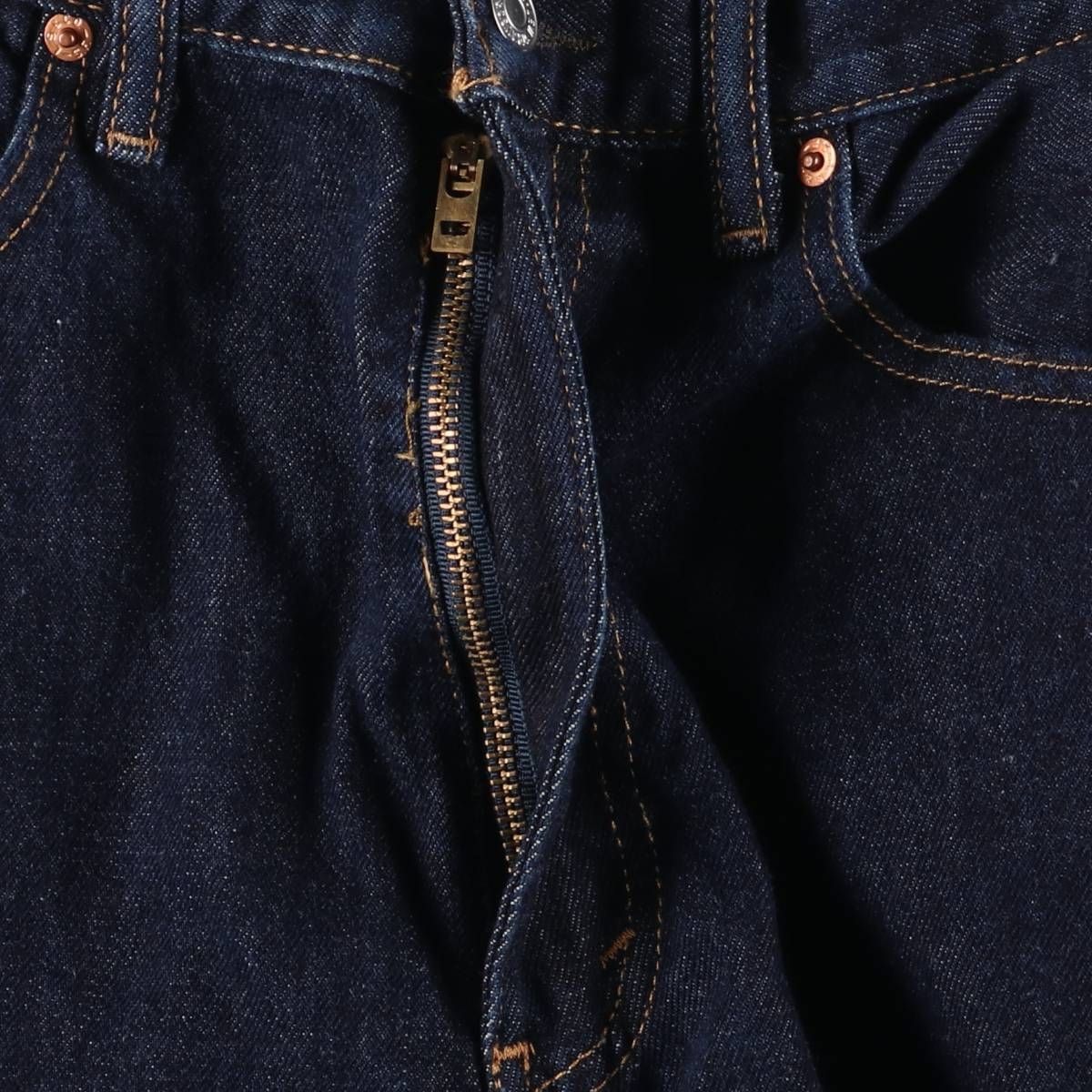 550 テーパードデニムパンツ
